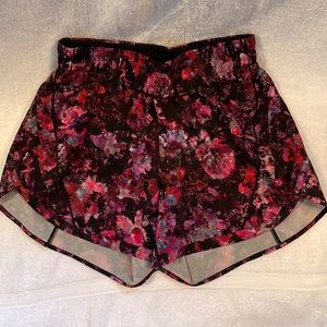 Lululemon 5” midrise size 6 shorts